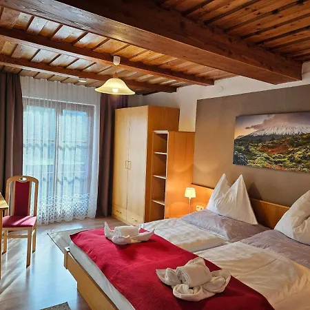 Gasthof-pension Alt Kirchheim בית הארחה 3*